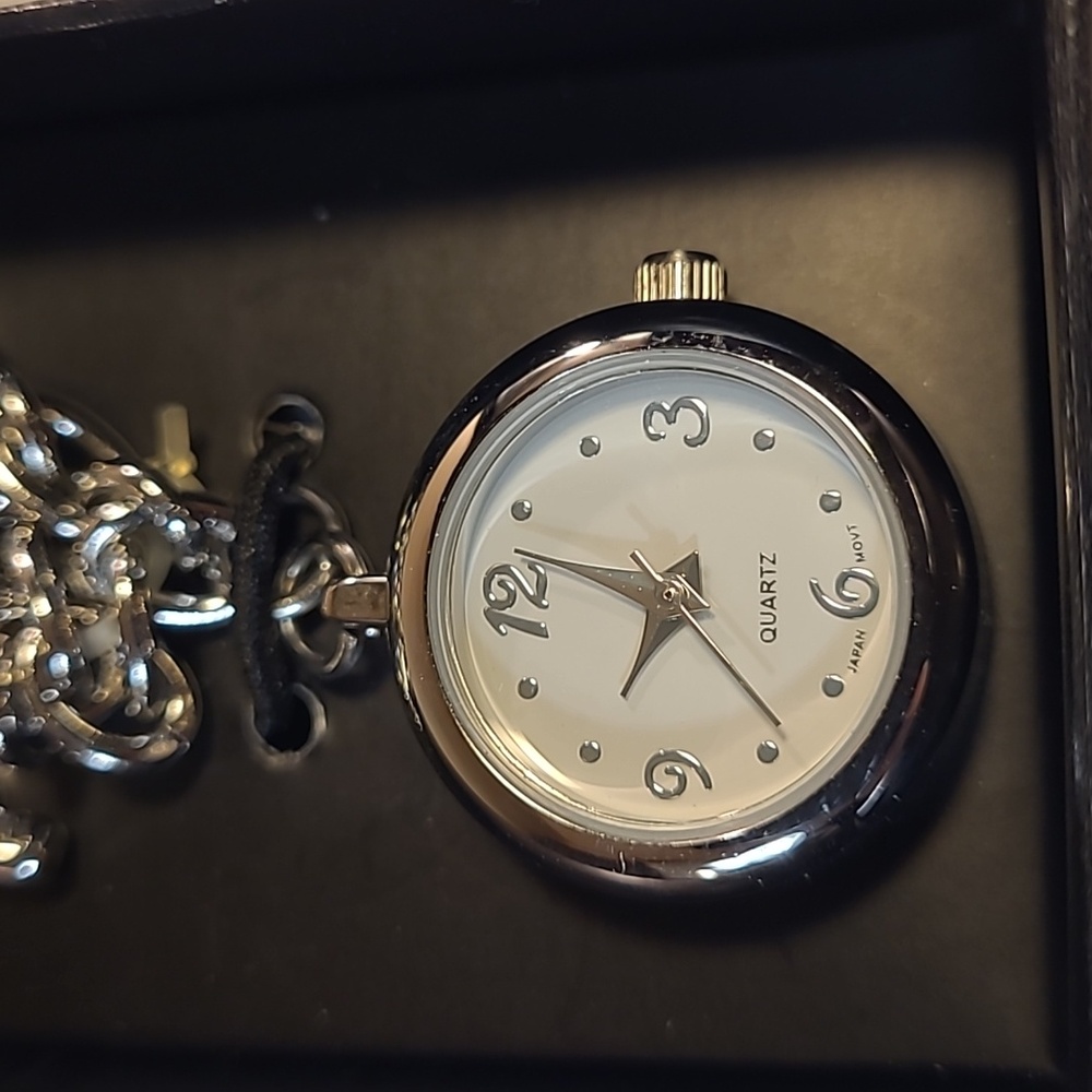 New In Box Avon Silver Charm Cross Watch Bracelet - Picture 2 of 7